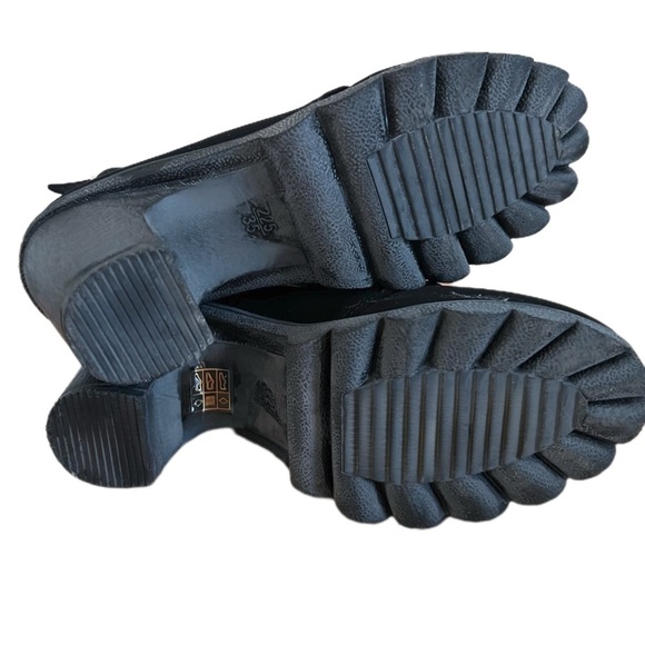 Black Ankle Boots with Chunky Heel (5.5) - Picture 6 of 6